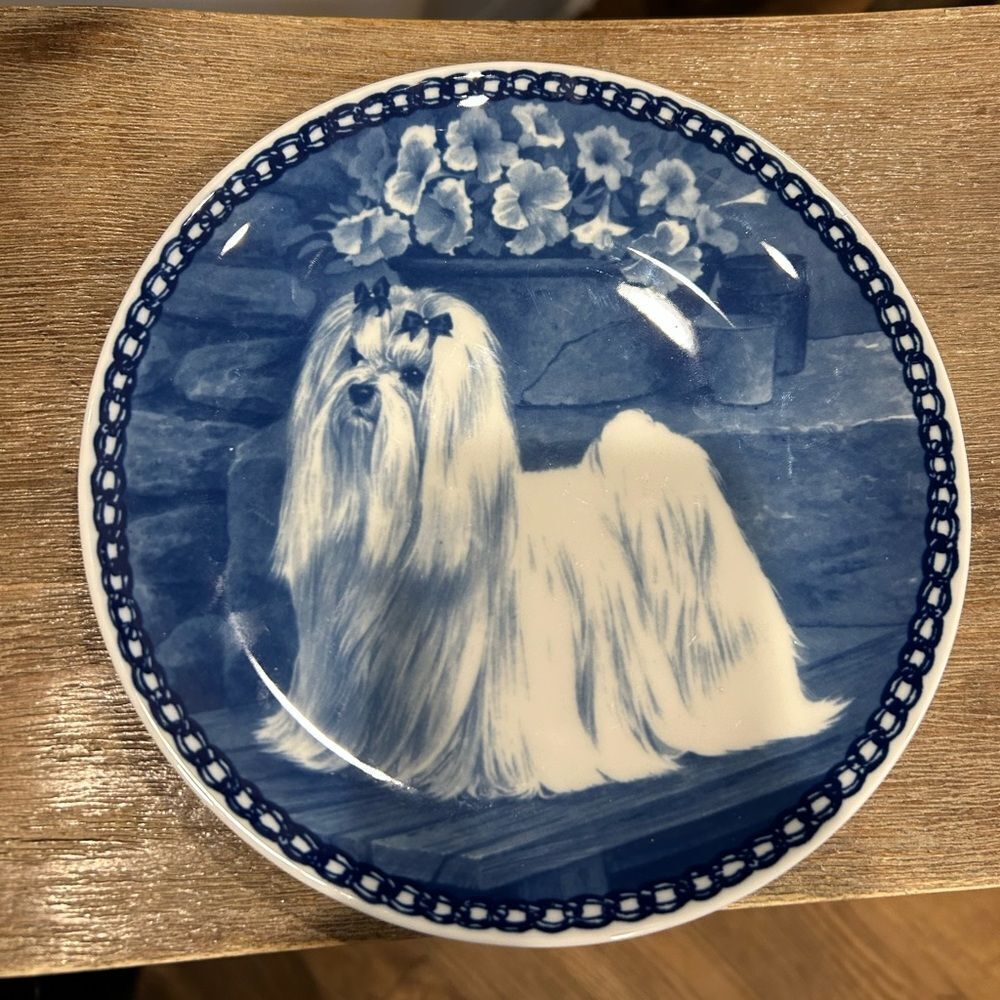 LEKVEN DESIGN DANISH BLUE DOGPLATE PORCELAIN NATALIA BRAMPTON Maltese